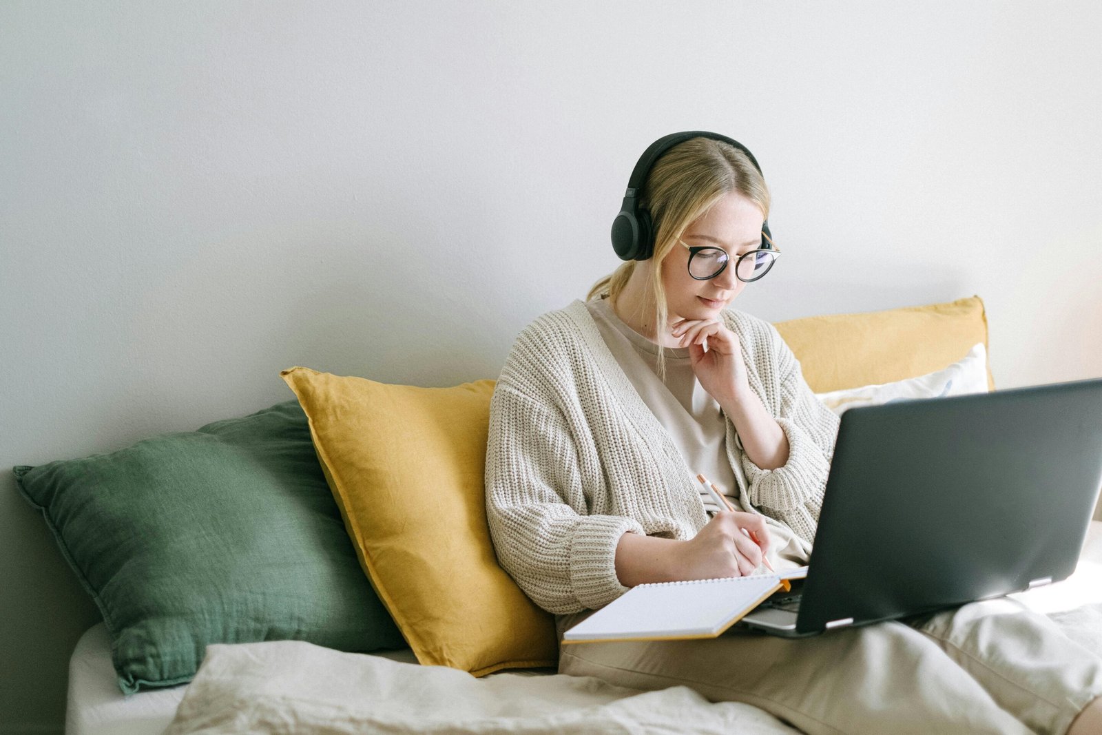 femme qui travaille business qui ralentit slowpreneuriat